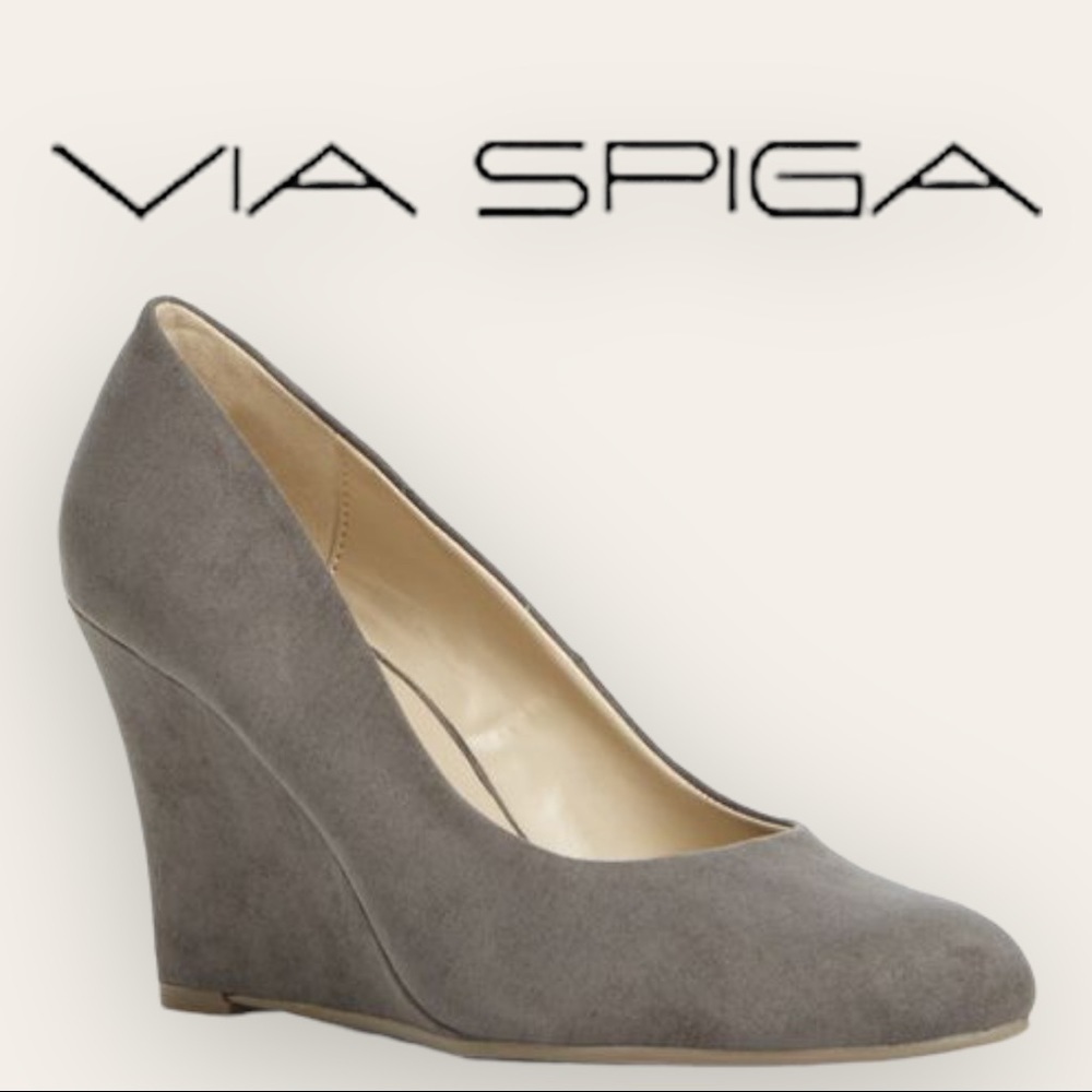 Vía Spiga Gray Suede Heels